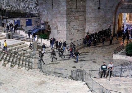 إصابة شرطيين إسرائيليين طعنًا في القدس