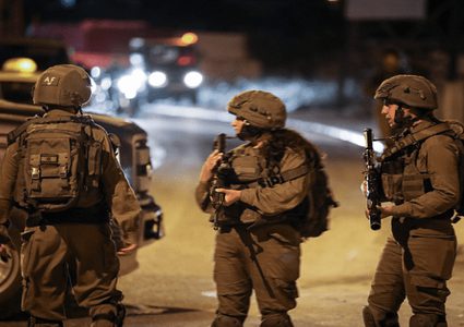 قوات الاحتلال تعيق حركة المواطنين شمال غرب القدس