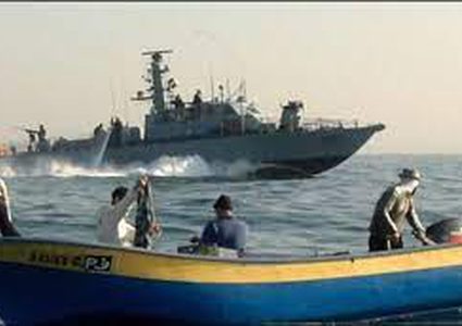 زوارق الاحتلال تطلق النار تجاه الصيادين جنوب قطاع غزة