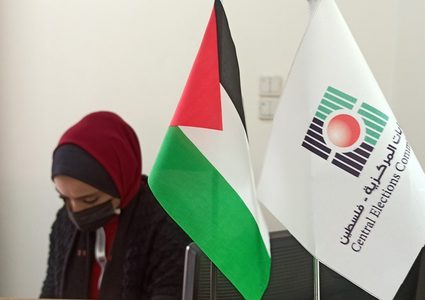 لجنة الانتخابات: توزيع صناديق ومواد الاقتراع إلى مخازن المناطق الانتخابية