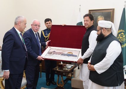 المالكي يسلم رسالة من الرئيس إلى رئيس الوزراء الباكستاني