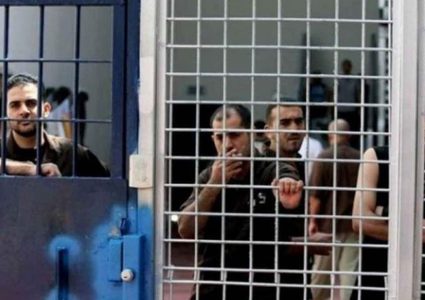 أربعة أيام على بدء إضراب الأسرى وشعار معركتهم "الوحدة والحرية"