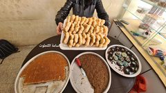 أم الغلابة.. تعمل في صناعة المعجنات والحلويات لتعيل أسرتها