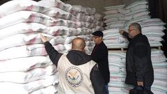 غزة: ضبط 10 أطنان مواد غذائية مُخالفة ومُتلاعب بأسعارها