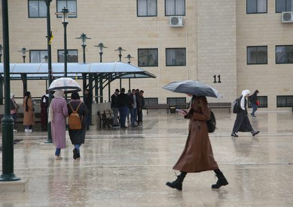 حالة الطقس: أجواء شديدة البرودة وأمطار وعواصف رعدية