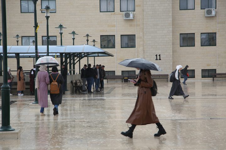 حالة الطقس: أجواء شديدة البرودة وأمطار وعواصف رعدية