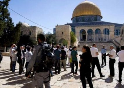 عشرات المستوطنين يقتحمون "الأقصى"