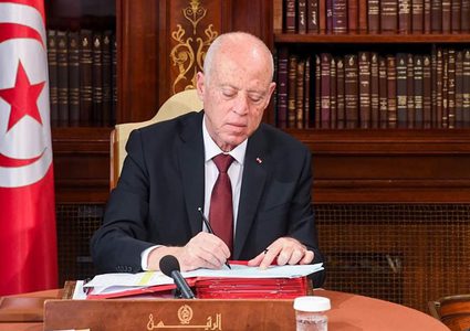 الرئيس التونسي يواصل التقدم في استطلاعات الرأي