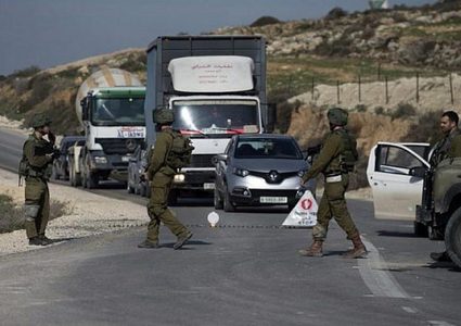 هآرتس: الاحتلال يأمر بجمع تفاصيل 50 فلسطينيا يوميا