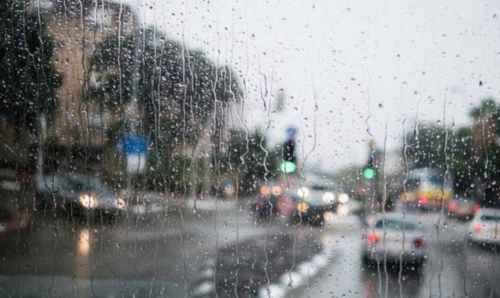 الطقس:أجواء غائمة و باردة و استمرار لتساقط الأمطار خلال ساعات النهار