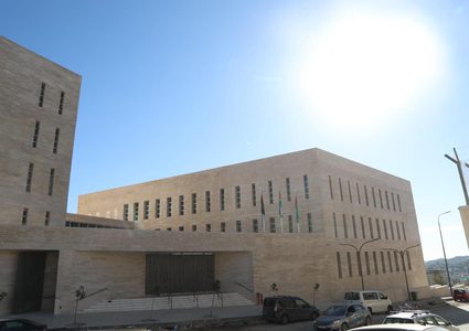 مجلس القضاء الأعلى يفتتح مجمع محاكم الخليل