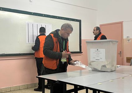 لحظة اغلاق مراكز الاقتراع في المرحلة الثانية من الانتخابات المحلية