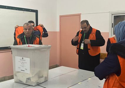 لحظة اغلاق مراكز الاقتراع في المرحلة الثانية من الانتخابات المحلية