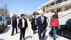 رئيس لجنة الانتخابات حنا ناصر يقترع ويتفقد سير الانتخابات في رام الله والبيرة