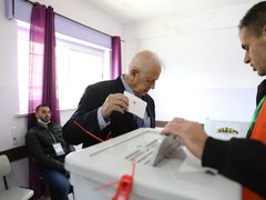 مشاهد من اقتراع رئيس لجنة الانتخابات د.حنا ناصر ، وقيامه بجولة تفقدية لعدد من مراكز الاقتراع في محافظتي رام الله والبيرة.