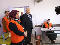 مشاهد من اقتراع رئيس لجنة الانتخابات د.حنا ناصر ، وقيامه بجولة تفقدية لعدد من مراكز الاقتراع في محافظتي رام الله والبيرة.