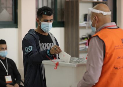 لجنة الانتخابات : 26.5% نسبة الاقتراع حتى الساعة الواحدة ظهراً