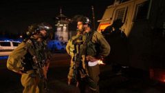 قوات الاحتلال تعتقل شابين من باب الخليل في القدس