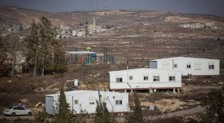 مستوطنون ينصبون "كرفانات" على أراضي قصرة جنوب نابلس
