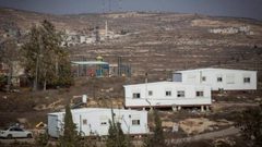 مستوطنون ينصبون "كرفانات" على أراضي قصرة جنوب نابلس