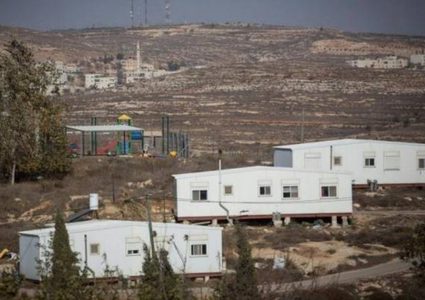 مستوطنون ينصبون "كرفانات" على أراضي قصرة جنوب نابلس