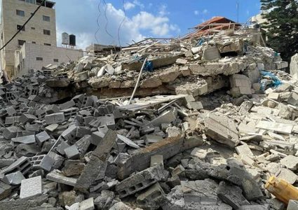 مصرع عاملين وإصابة آخرين جراء انهيار مبنى قيد الانشاء في مدينة طولكرم