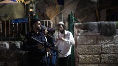 مستوطنون مسلحون يتنظمون للتواجد في حي الشيخ جرّاح خلال شهر رمضان