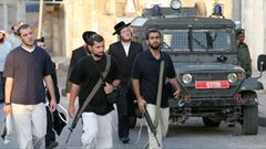 مستوطنون يقتحمون فندقا في القدس والاحتلال يعتقل محاميا