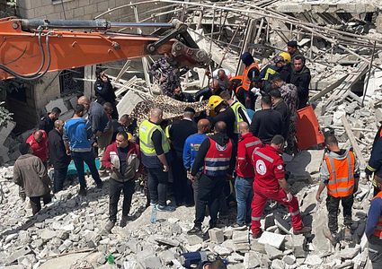 الدفاع المدني يصدر تقريراً أولياً حول حادثة إنهيار مبنى بمدينة طولكرم