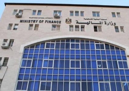 المالية: اكتشاف حالات تلاعب في الوصولات الجمركية التي تدفع بأحد البنوك