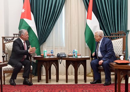 من اجتماع الملك الأردني عبد الله الثاني والأمير الحسين مع الرئيس محمود عباس وعدد من أعضاء القيادة الفلسطينية في مقر الرئاسة الفلسطينية بمدينة رام الله.