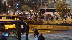 مستوطنون يعتدون على المواطنين في مسافر يطا والاحتلال يعتقل شابا