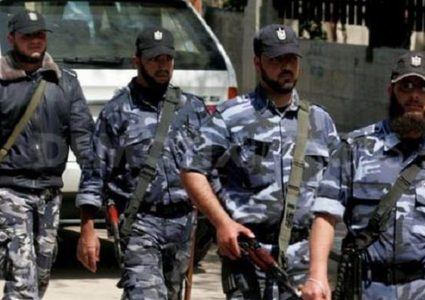 حماس تستولي على وزارة الشؤون المدنية بغزة وتمنع مديرها من العودة لغزة