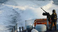 زوارق الاحتلال تعتدي على الصيادين في بحر غزة