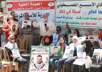 رام الله: وقفة تضامنية لإسناد الأسرى الإداريين في سجون الاحتلال