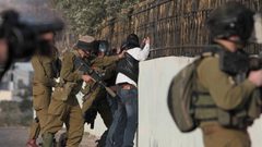 الاحتلال يعتقل شابا مقدسيا