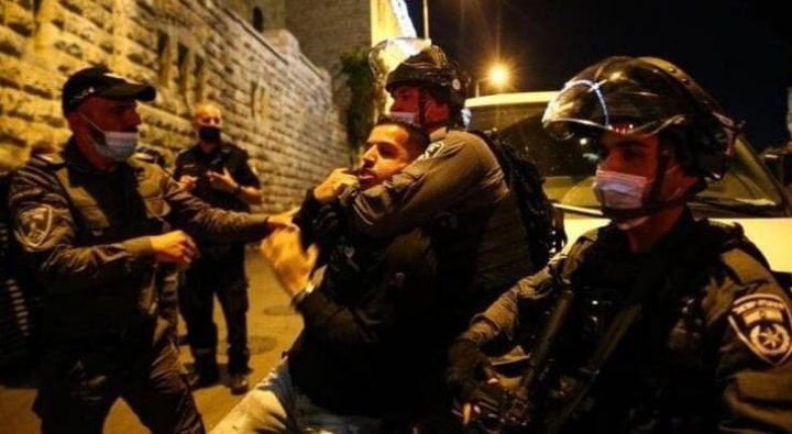 الاحتلال يعتقل شابا في القدس