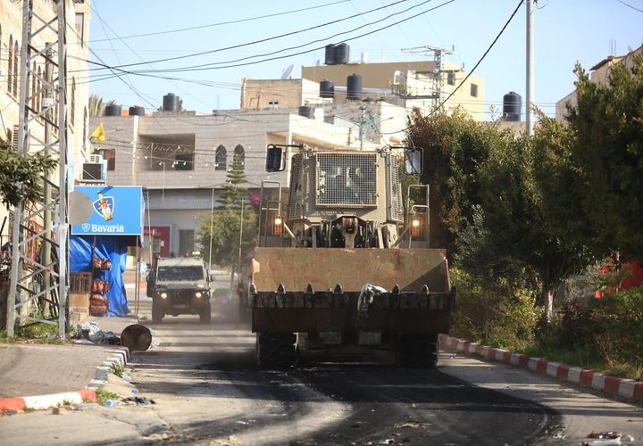 من اقتحام قوات الاحتلال لمخيم جنين صباح اليوم الخميس وتصدي المواطنين لهم- مما أدى لاستشهاد شابين واصابة 15 أخرين