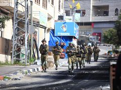 من اقتحام قوات الاحتلال لمخيم جنين صباح اليوم الخميس وتصدي المواطنين لهم- مما أدى لاستشهاد شابين واصابة 15 أخرين