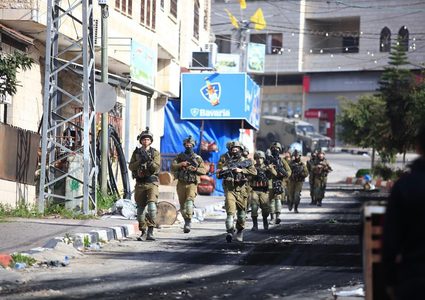 من اقتحام قوات الاحتلال لمخيم جنين صباح اليوم الخميس وتصدي المواطنين لهم- مما أدى لاستشهاد شابين واصابة 15 أخرين