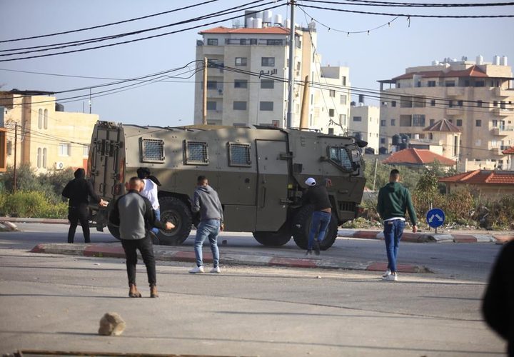 من اقتحام قوات الاحتلال لمخيم جنين صباح اليوم الخميس وتصدي المواطنين لهم- مما أدى لاستشهاد شابين واصابة 15 أخرين
