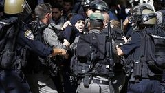 اعتقال فتاة من باحات "المسجد الأقصى" في القدس المحتلة