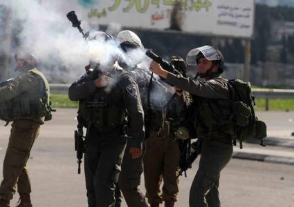 إصابة شابين برصاص الاحتلال في دير غسانة