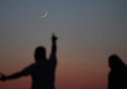 دول عربية وإسلامية تعلن غدا السبت أول أيام شهر رمضان