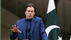 عمران خان يتهم واشنطن بدعم تحرك للإطاحة به