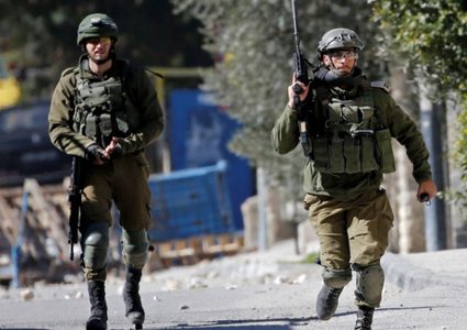 الجيش الأسرائيلي يطلق النار على شاب ويعتقله