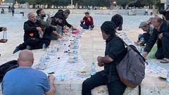 أجواء إفطار اليوم الأول من شهر رمضان في رحاب المسجد الأقصى