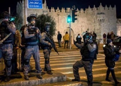 شرطة الاحتلال تنصب مركزا متنقلا قرب باب العمود