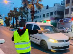 مجموعة كشافة يافا تواظب على نشاط توزيع الماء والتمر على المارة المتأخرين عن موعد الإفطار على شارع القدس شرقي مدينة نابلس