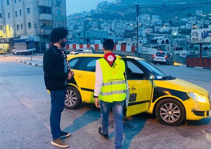 مجموعة كشافة يافا تواظب على نشاط توزيع الماء والتمر على المارة المتأخرين عن موعد الإفطار على شارع القدس شرقي مدينة نابلس